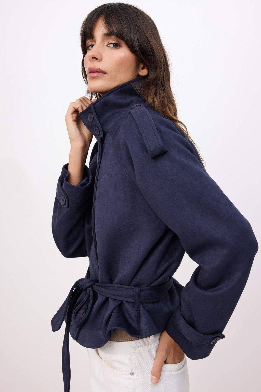 Lacivert Regular Dik Yaka Kemerli K?sa Suet Trenckot TWOSS26TR00009