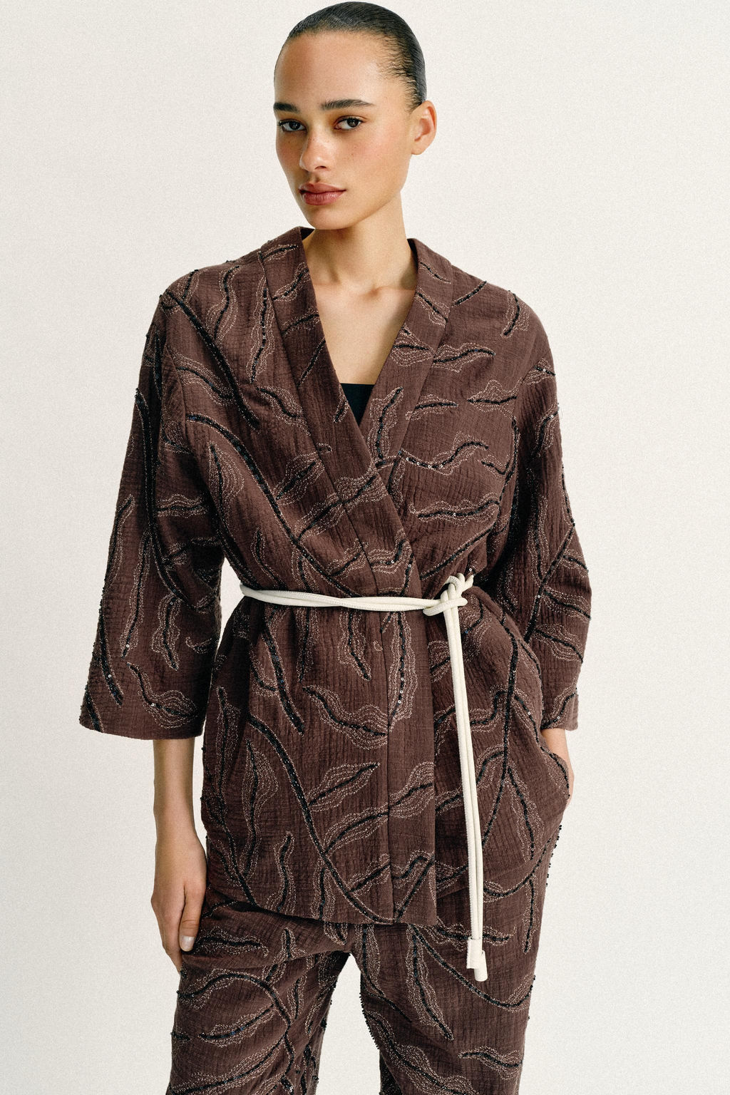 CHAQUETA KIMONO LENTEJUELAS HILO METALIZADO / Marr?n - Zara фото 2
