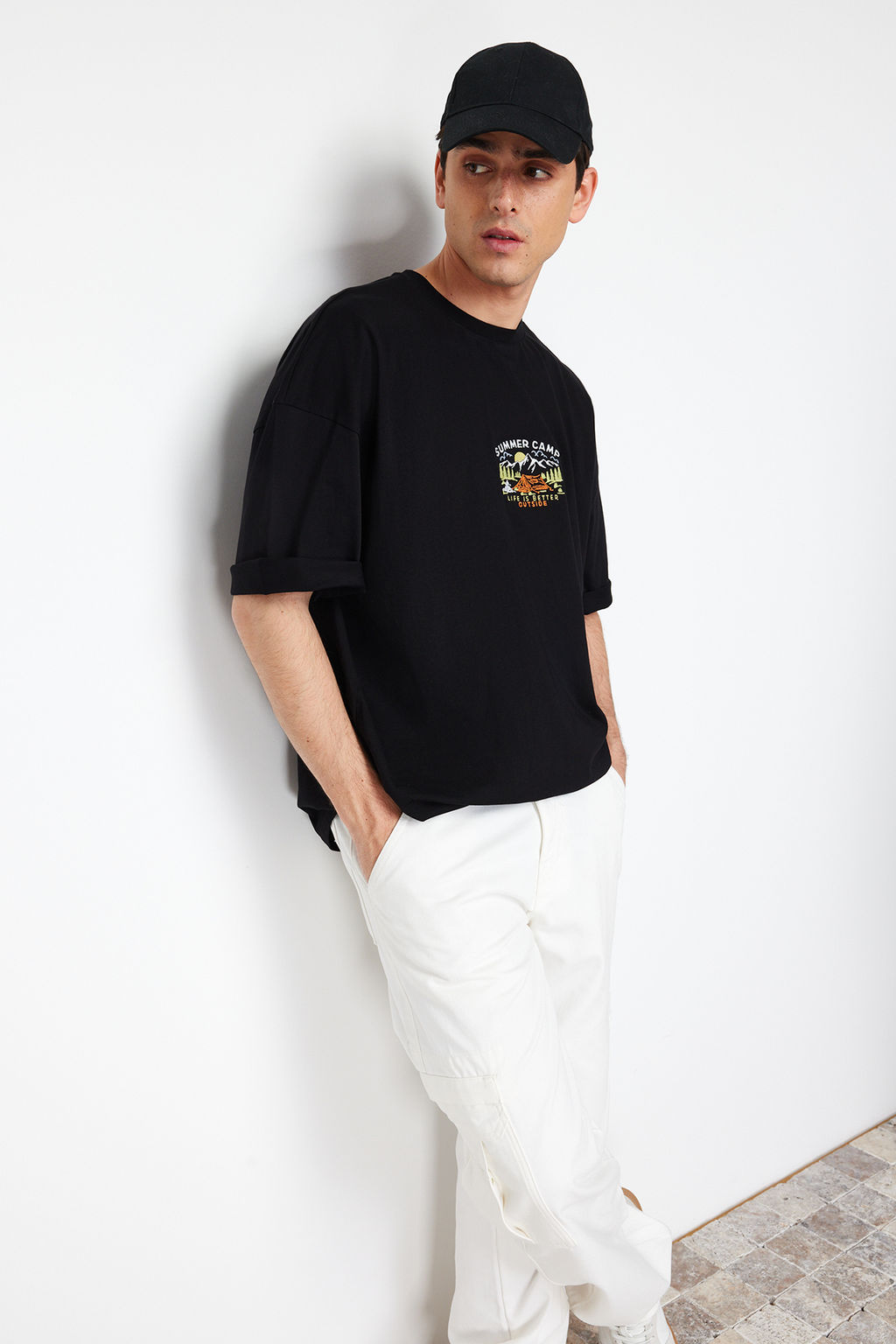 Siyah Oversize/Genis Kesim K?sa Kol Manzara Nak?sl? %100 T-Shirt TMNSS23TS00243