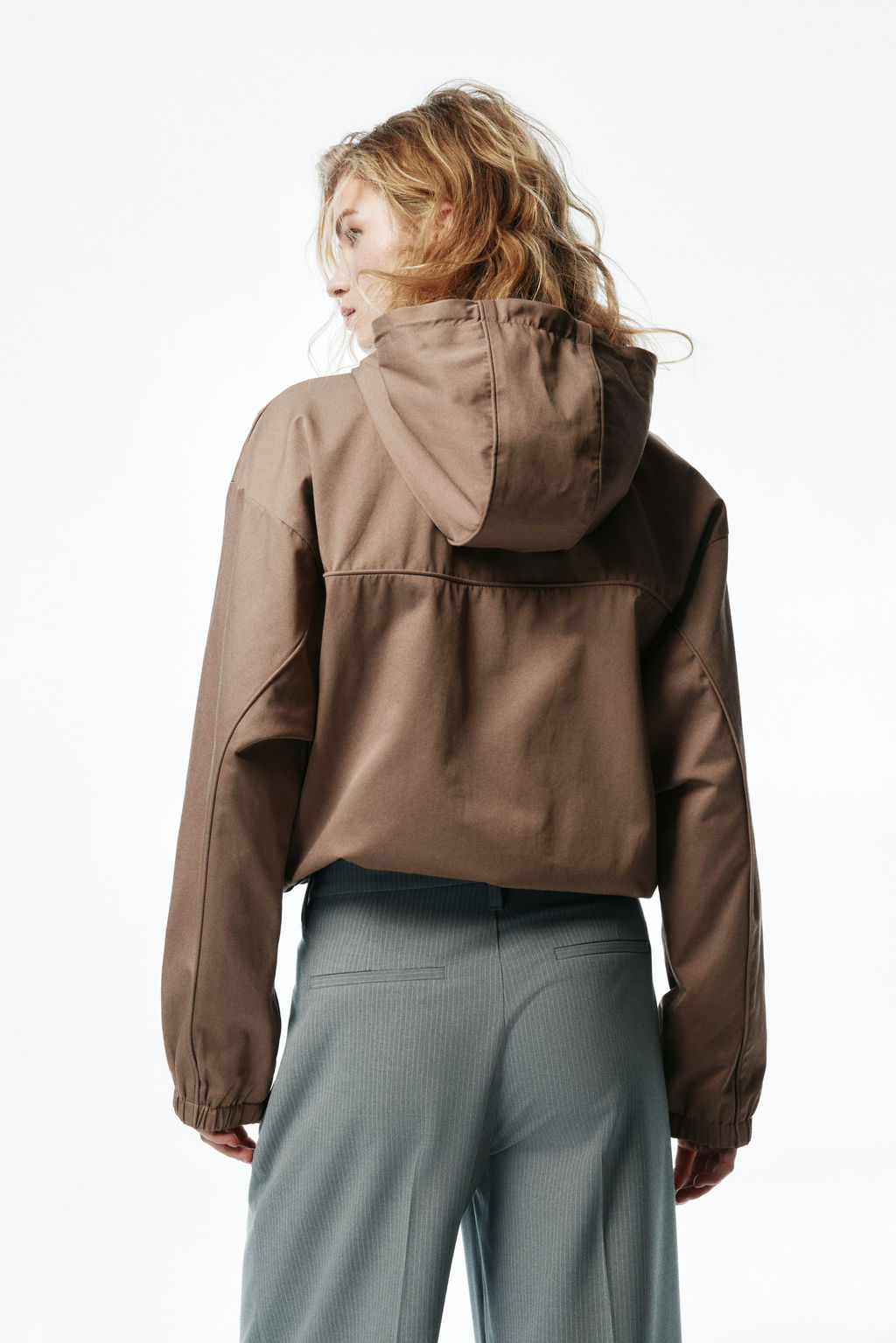 Chaqueta cortavientos con capucha - H&m фото 4