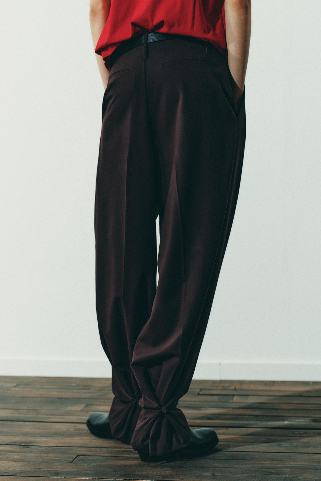 PLEATED TROUSERS WITH BUTTON HEM - Zara фото 8