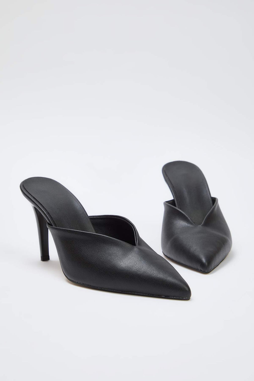 Siyah Burnu Kapal? Klasik Topuklu Mule Terlik TAKAW26TO00017