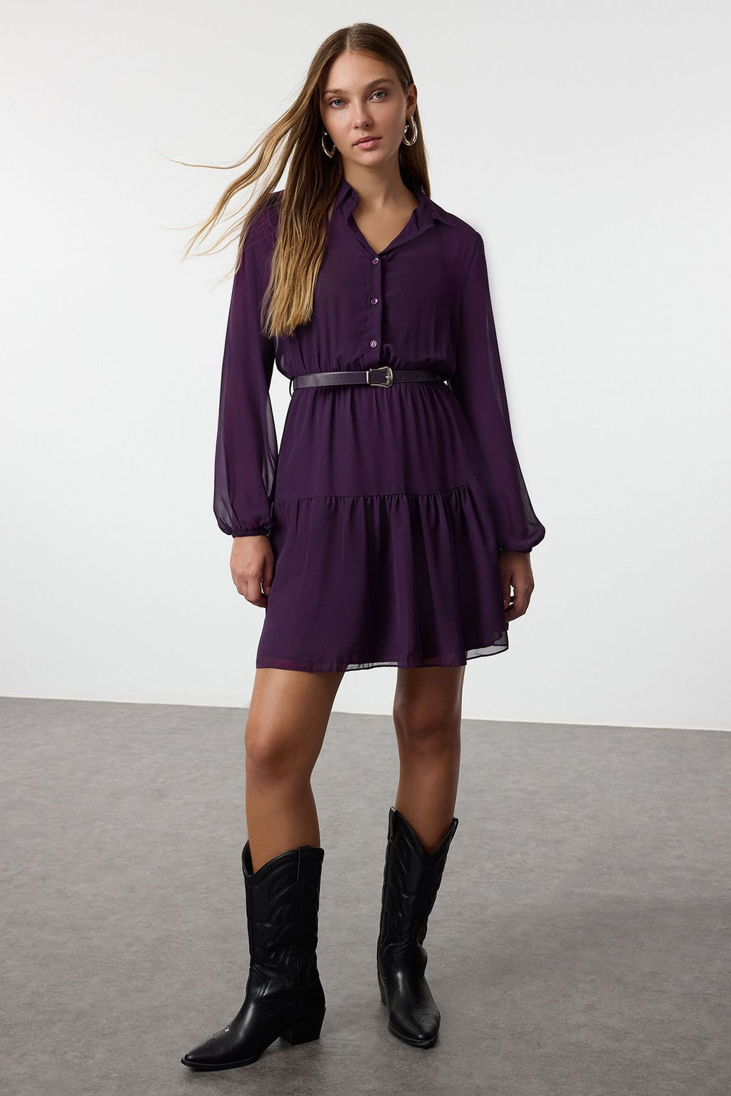 TRENDYOLMILLA Mor Kemerli Etegi Belden Ac?lan Mini Astarl? Sifon Dokuma K?sl?k Elbise TWOAW25EL00180