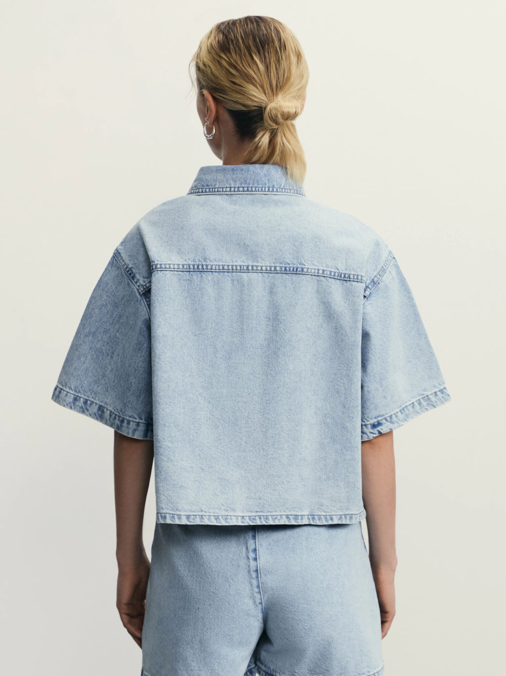 Джинсовая рубашка с коротким рукавом / Zarina фото 5