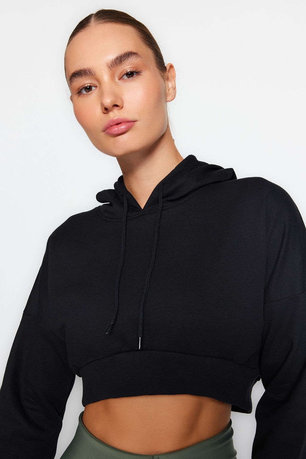 Siyah Crop Kapusonlu Ici Polarl? Orme Spor Sweatshirt TWOAW21SW0662 - Trendyolmilla фото 5