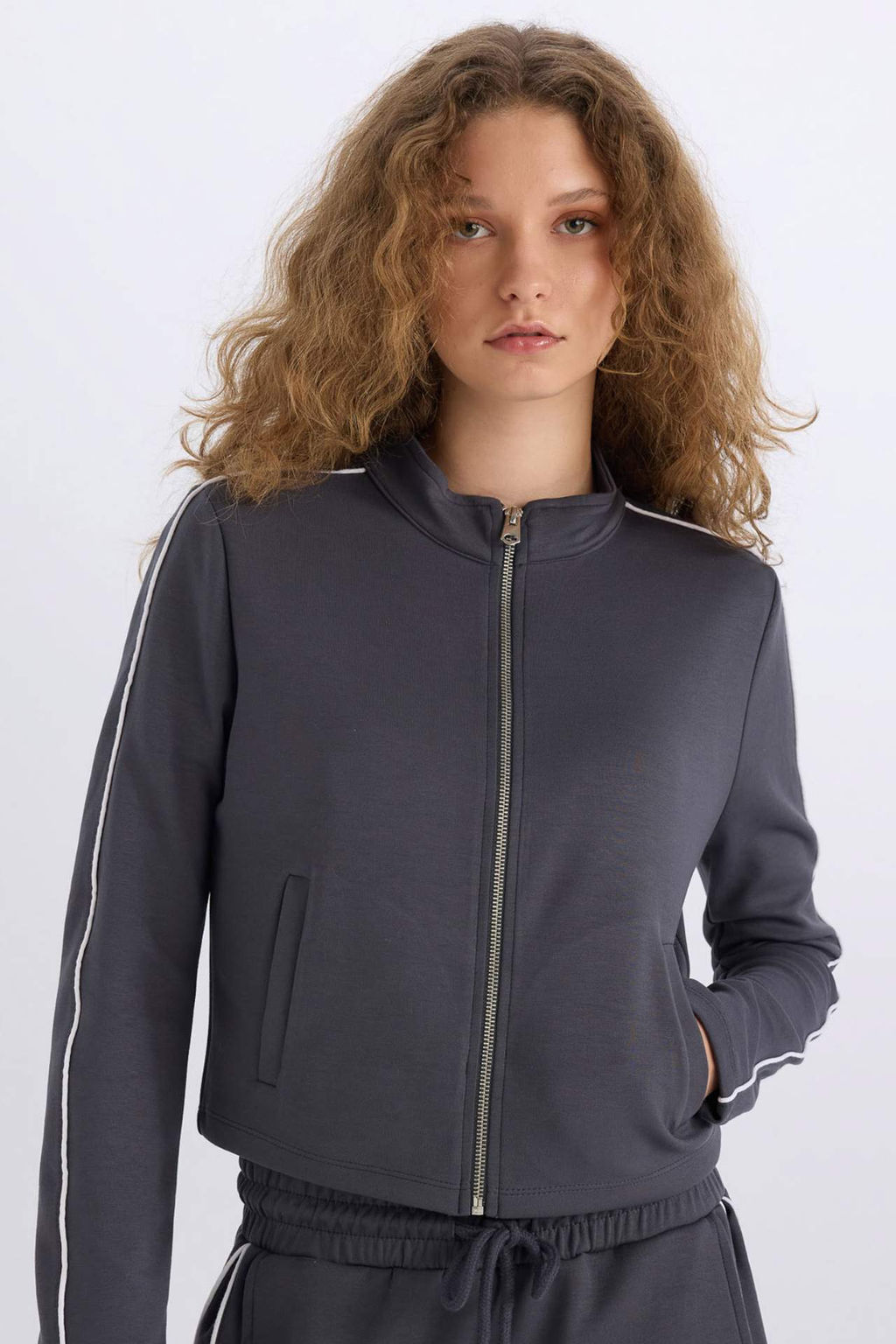 Fitted Dik Yaka Basic Duz Modal Fermuarl? H?rka - Defacto фото 2