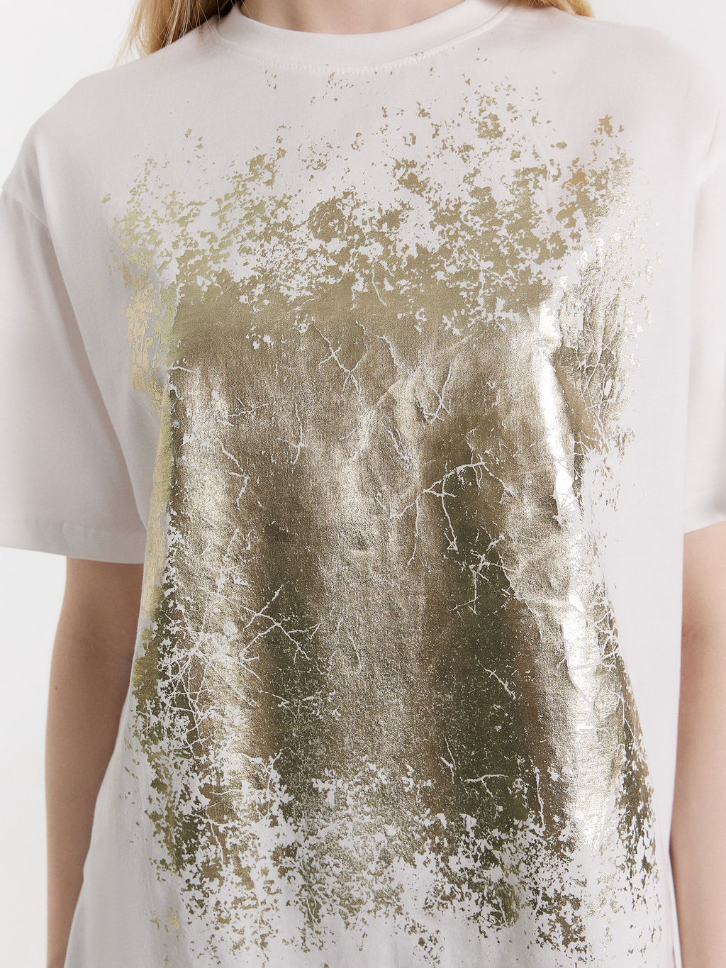 Футболка женская белая с золотистой отделкой белый +печать6 112678 - Mark formelle фото 5