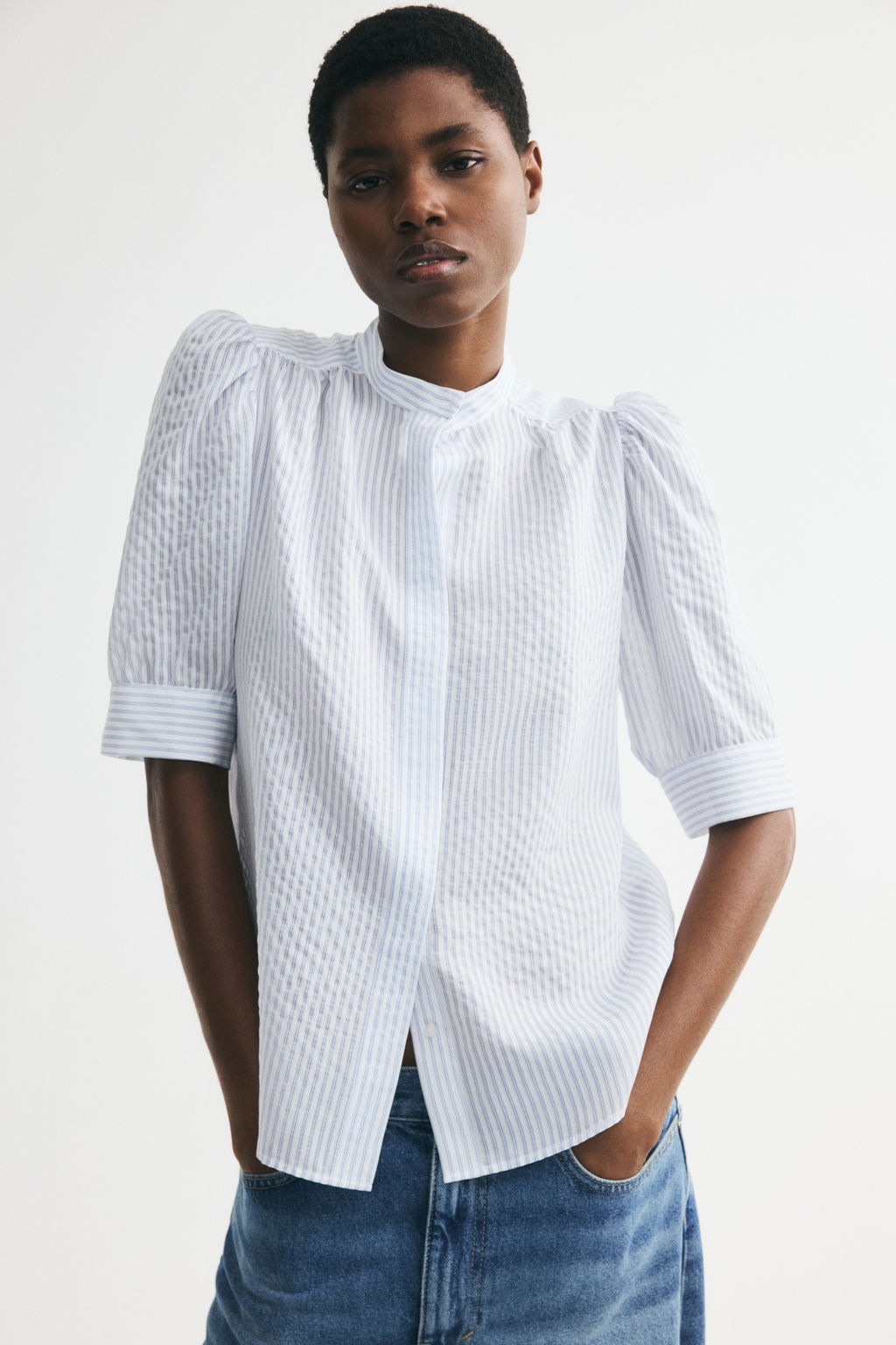 Blusa con mangas abullonadas - H&m фото 7