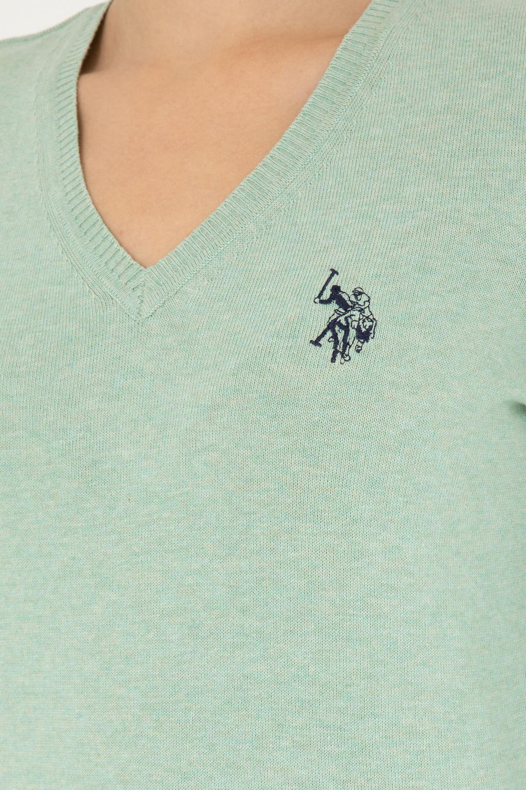 Женский зеленый меланжевый базовый свитер с v-образным вырезом Неожиданная скидка в корзине - U.s. polo assn фото 7