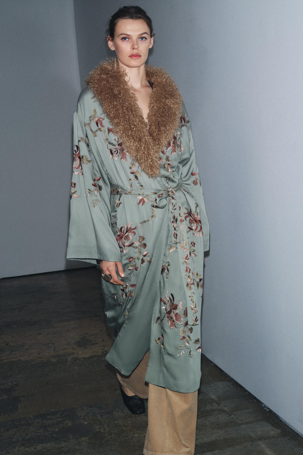 FAUX FUR COLLAR KIMONO ZW COLLECTION LIMITED EDITION - Zara фото 2