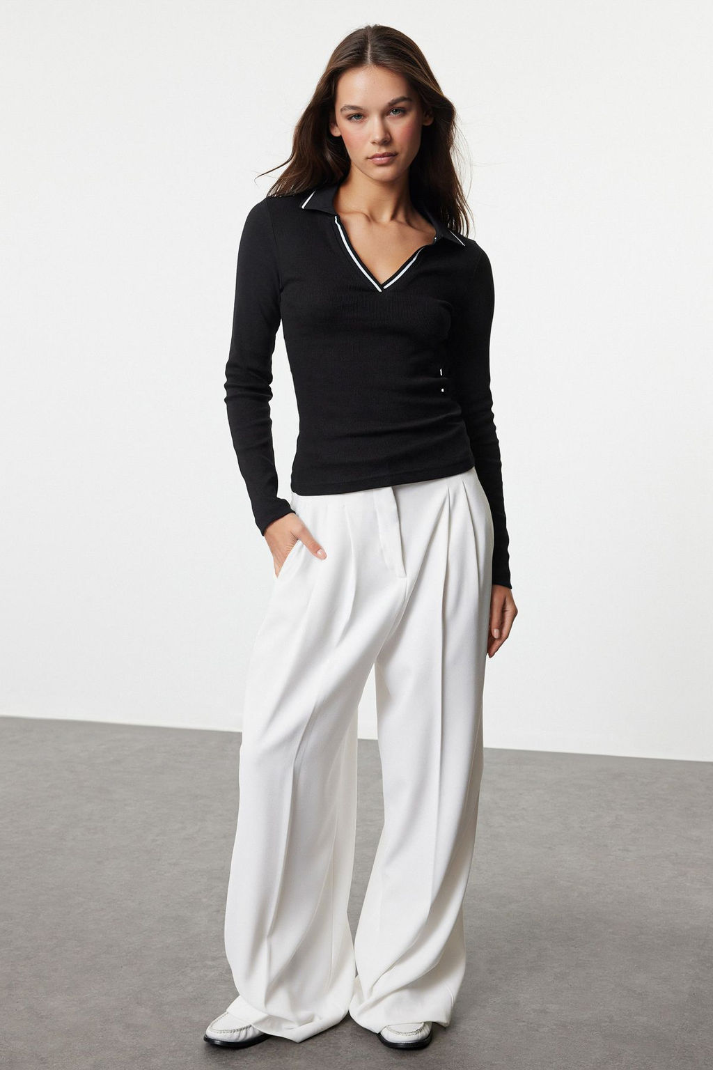 Siyah Triko Yaka Detayl? Fitted/Vucuda Oturan Fitilli Esnek Orme Bluz TWOAW25BZ00121