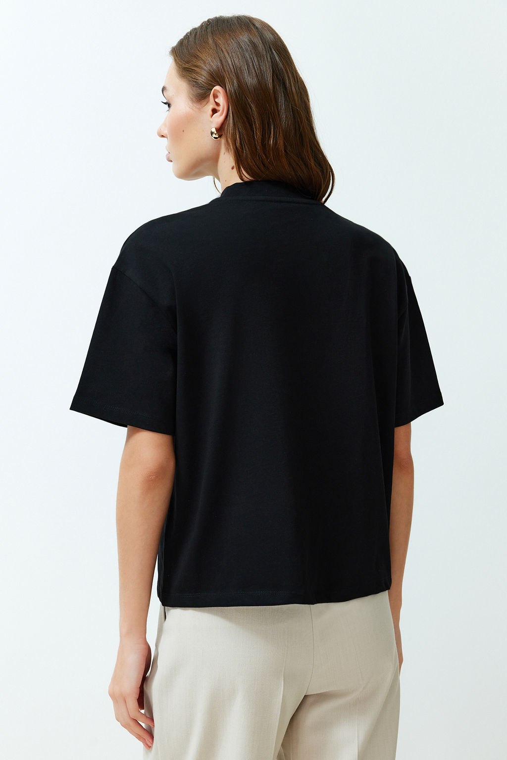 Siyah %100 Kal?n Pamuklu Dik Yaka Truvakar Kol Orme T-Shirt TWOSS24TS00074