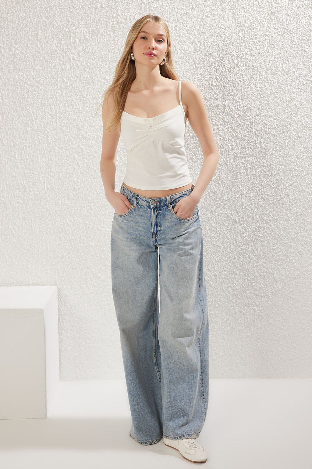 Ekru Buzgu Detayl? Havuz Yaka Fitted/Vucuda Oturan Orme Atlet TWOSS25BZ00026