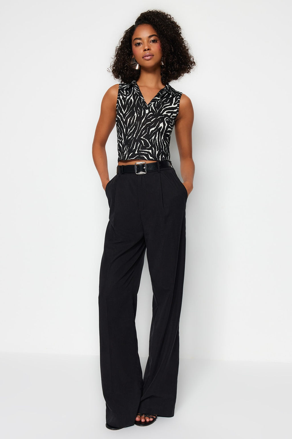Trendyolmilla Siyah Fitted/Vucuda Oturan Polo Yaka Crop Esnek Orme Bluz TWOSS22BZ0335 фото 52