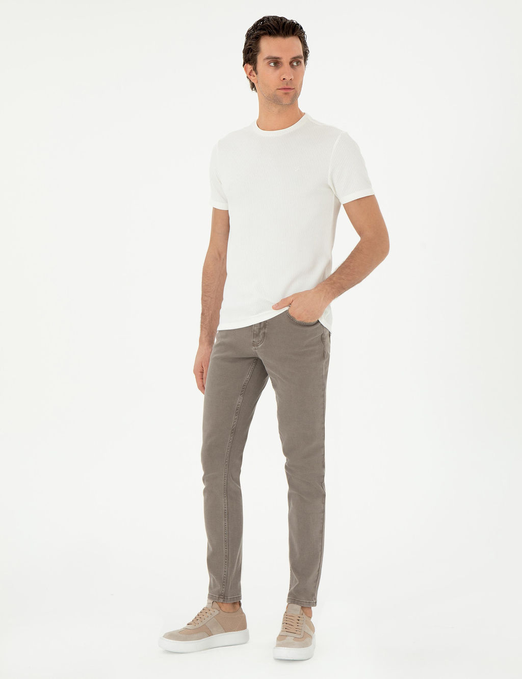 Белая стройная мата - Cacharel фото 4