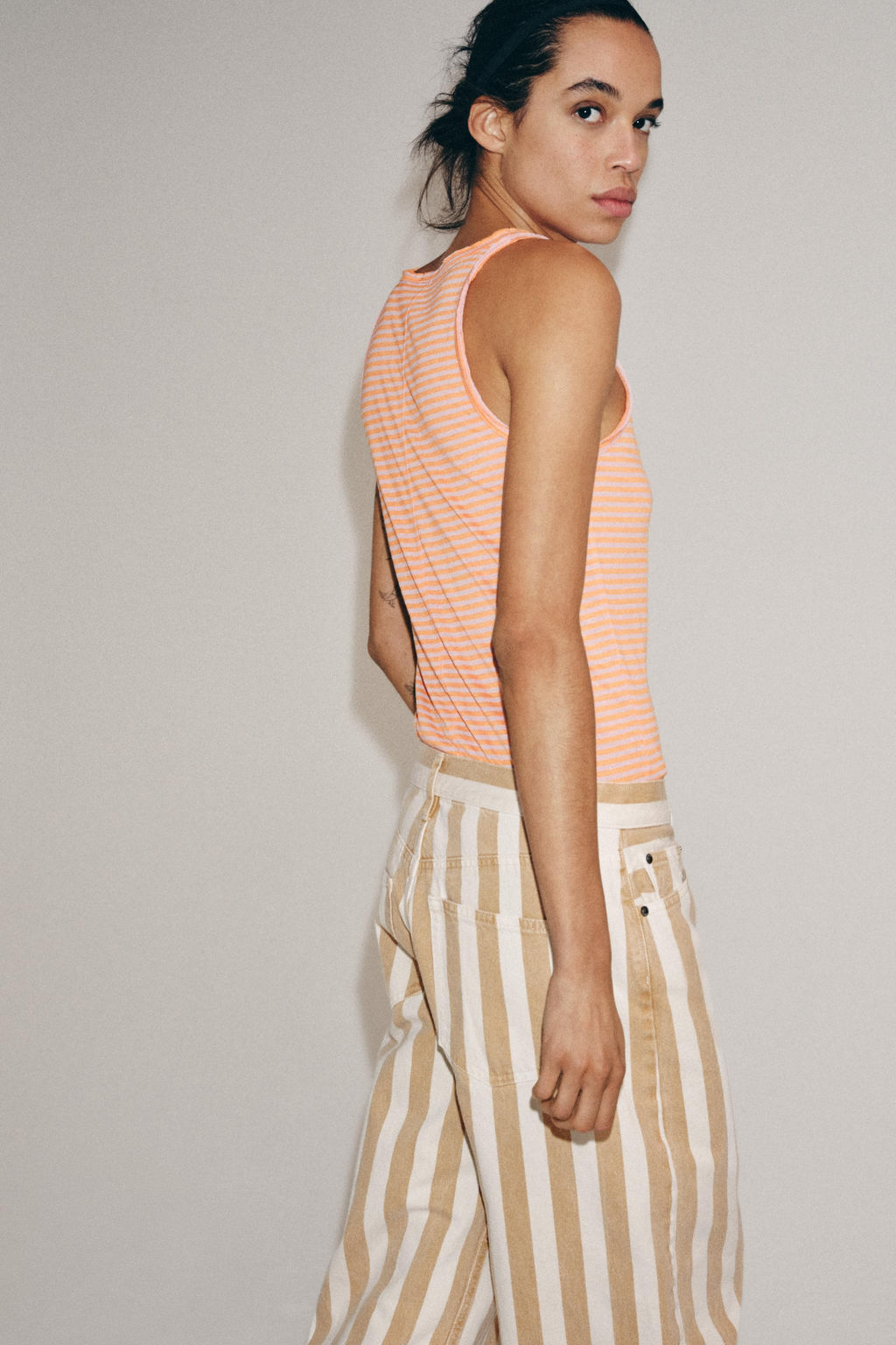 CAMISETA R?STICA RAYAS / Naranjas - Zara фото 3