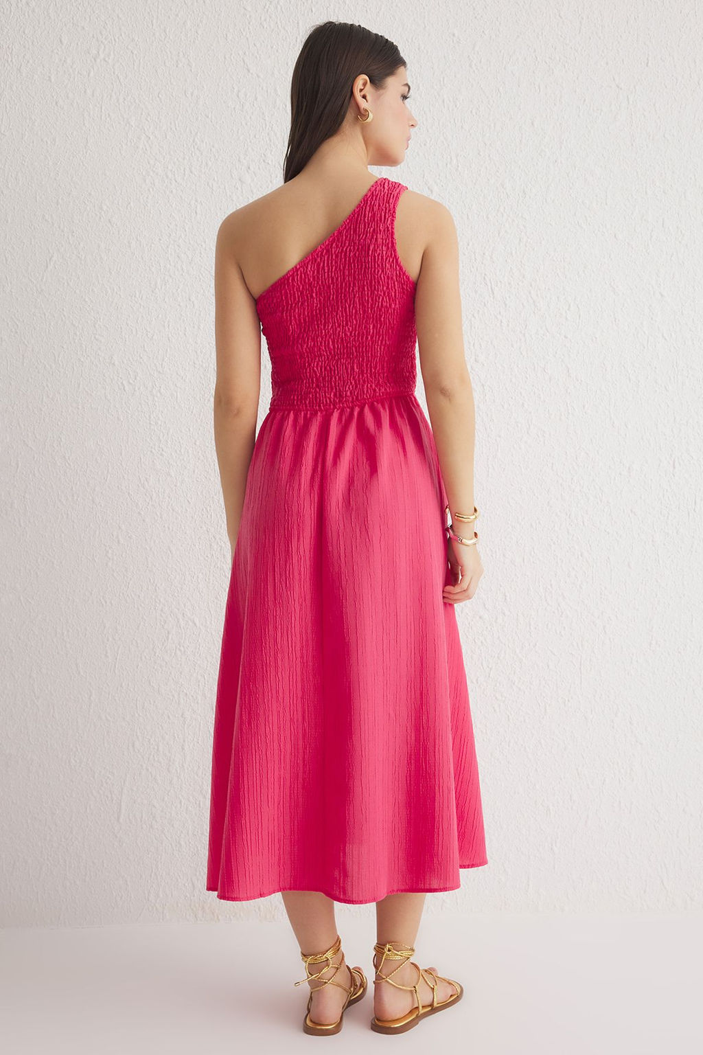 TRENDYOLMILLA Kahverengi Belden Ac?lan Ust Bedeni Gipeli Tek Omuz Midi Dokuma Elbise TWOSS23EL01830  фото 37