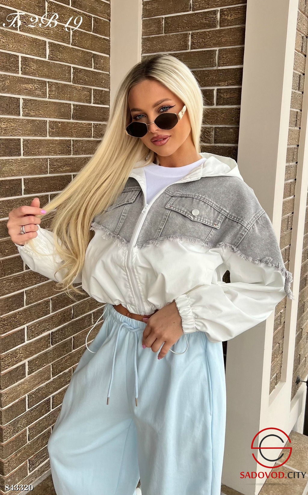 Ветровка женская весенняя