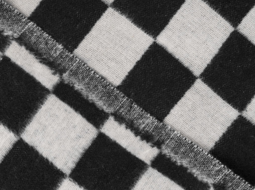 Одеяло байковое 100*140 "Клетка" цв. черный (Россия ВВТ)