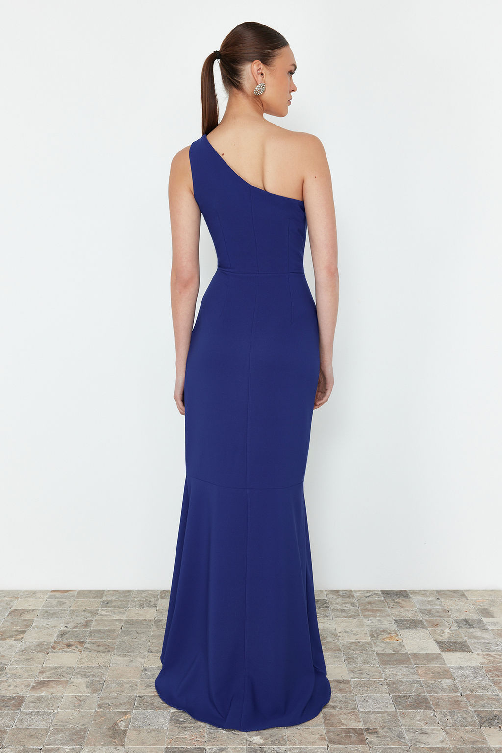 TRENDYOLMILLA Saks Volanl? Tek Kol Dokuma Uzun Abiye Elbise TPRSS24AE00126 фото 6