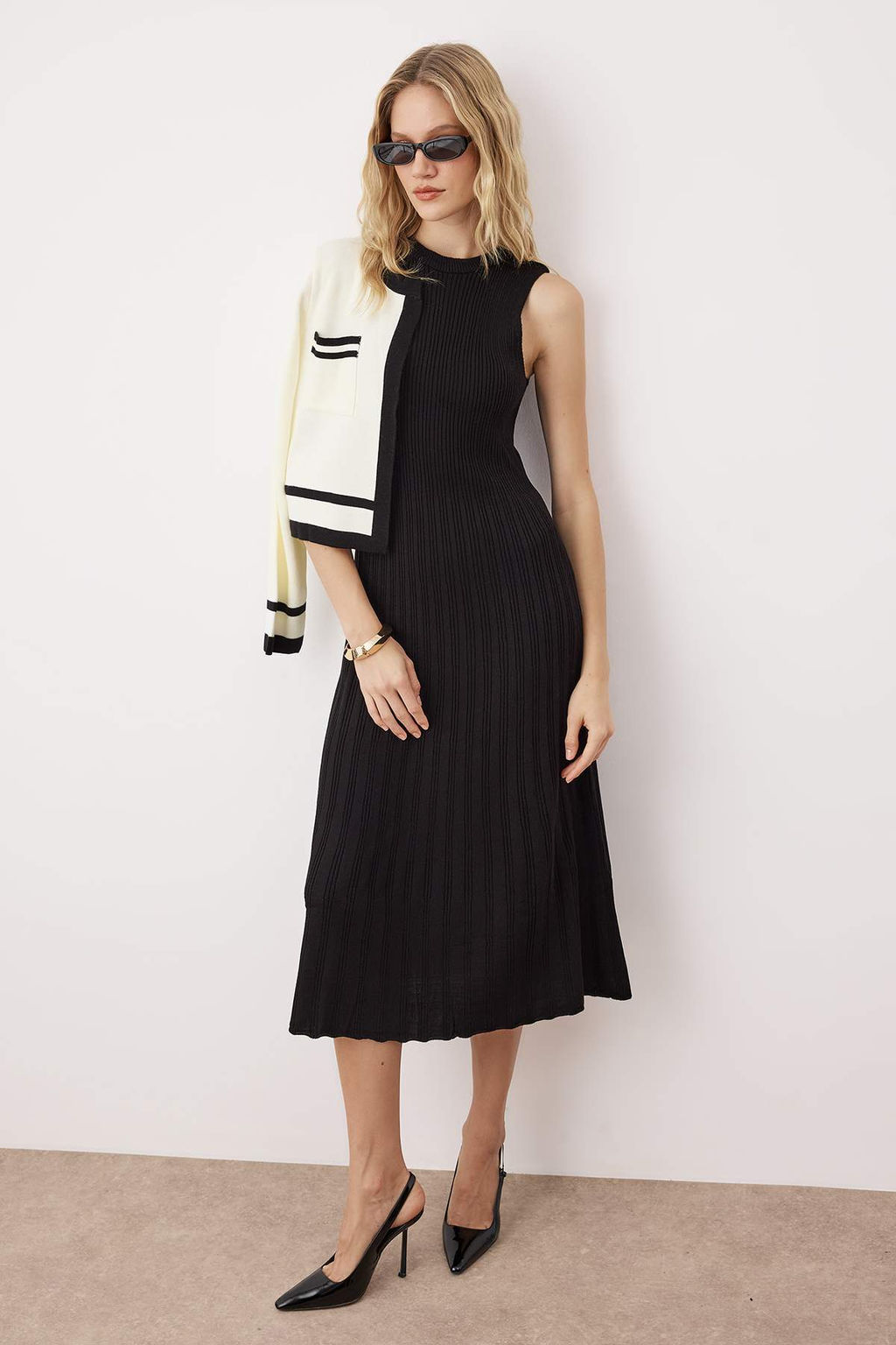 Siyah Renk Bloklu Midi A-line Triko H?rka-Elbise Tak?m TWOAW26EL00096