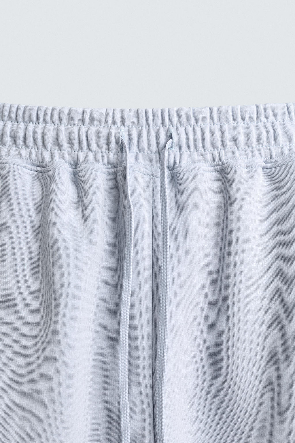 BERMUDA JOGGER RELAXED FIT INTERLOCK / Celeste