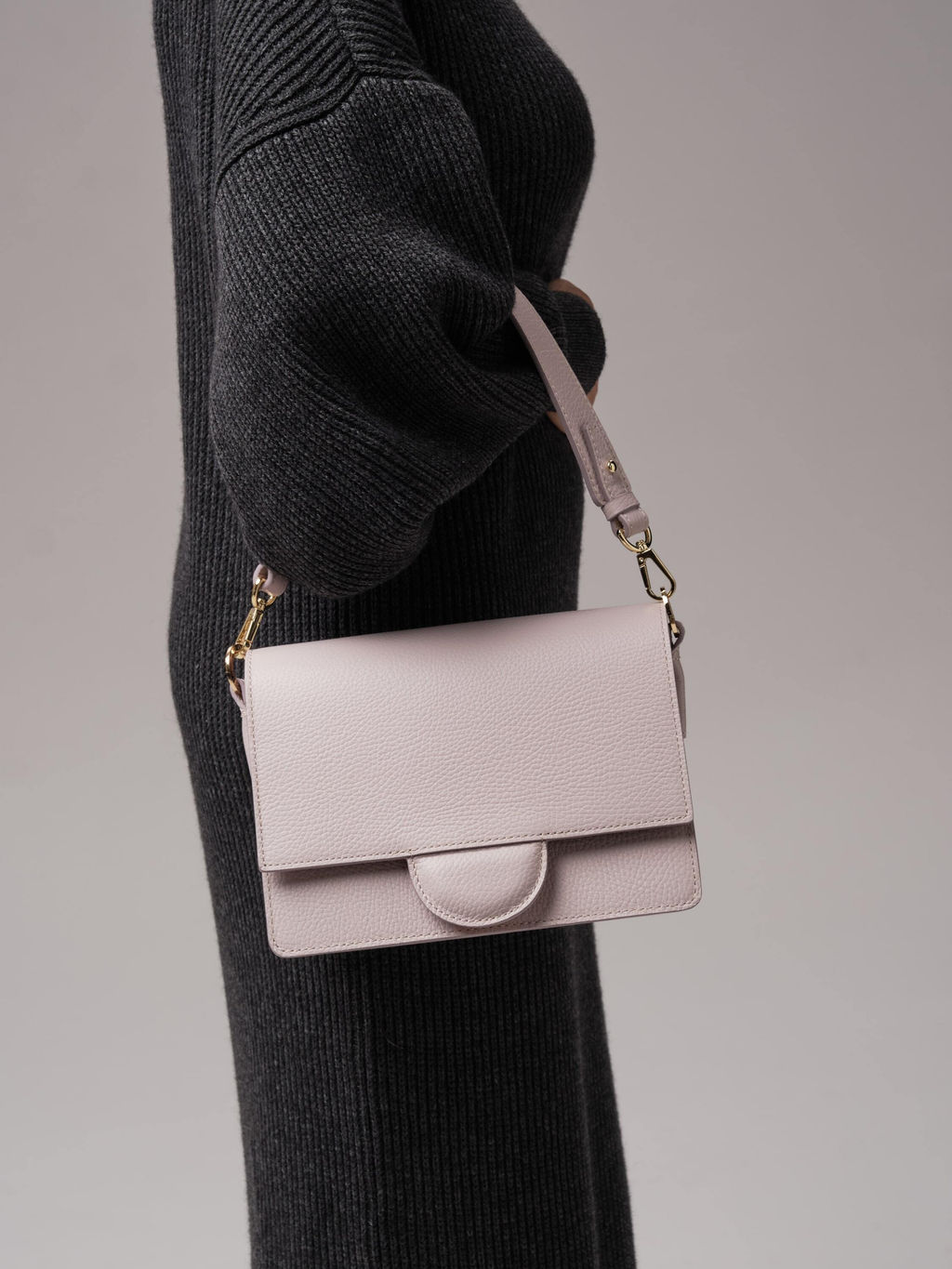 Сумка кожаная через плечо Deboro 30574 розовый дым