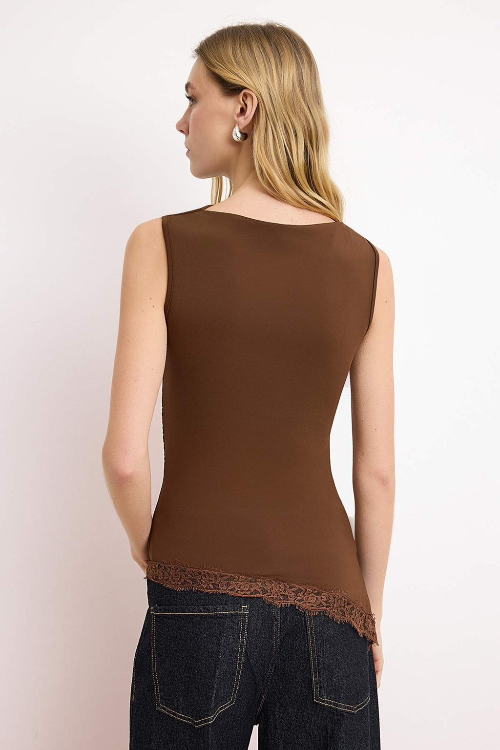 Kahverengi Fitted/Vucuda Oturan Asimetrik Dantel Detayl? Esnek Orme Bluz TWOSS26BZ00442 - Trendyolmilla фото 4