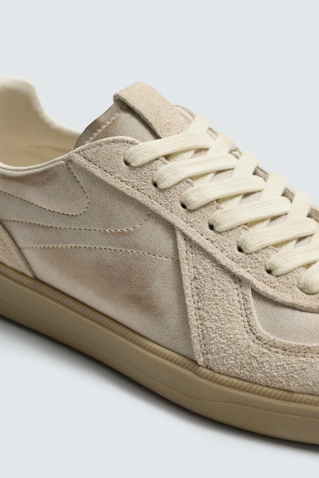 ZAPATILLA ESTILO RETRO / Marr?n Arena