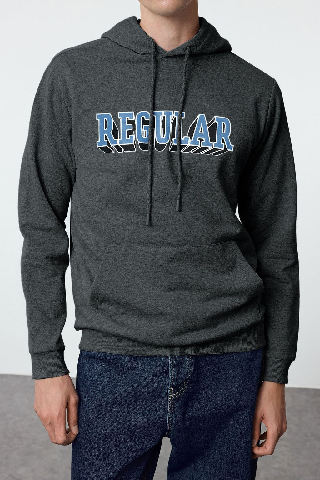 TRENDYOL MAN Kar Melanj Regular/Normal Kesim Kapusonlu Bask?l? Ici Polarl? Sweatshirt TMNAW25SW00063