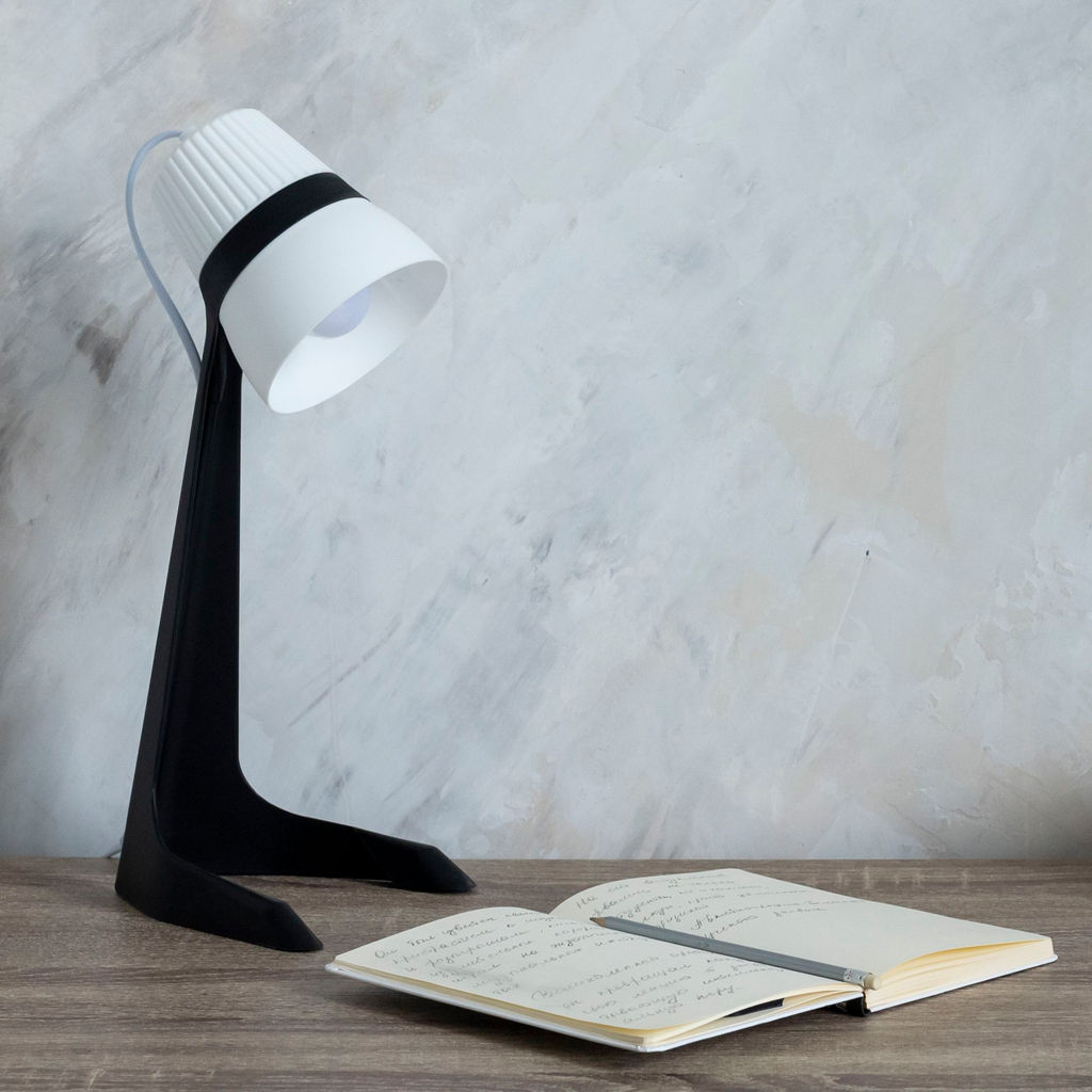 ULO-K22 D/E14/A BLACK/WHITE Светильник настольный, 40W. Цоколь E14. Механический выключатель. Черный с белым. ТМ Uniel