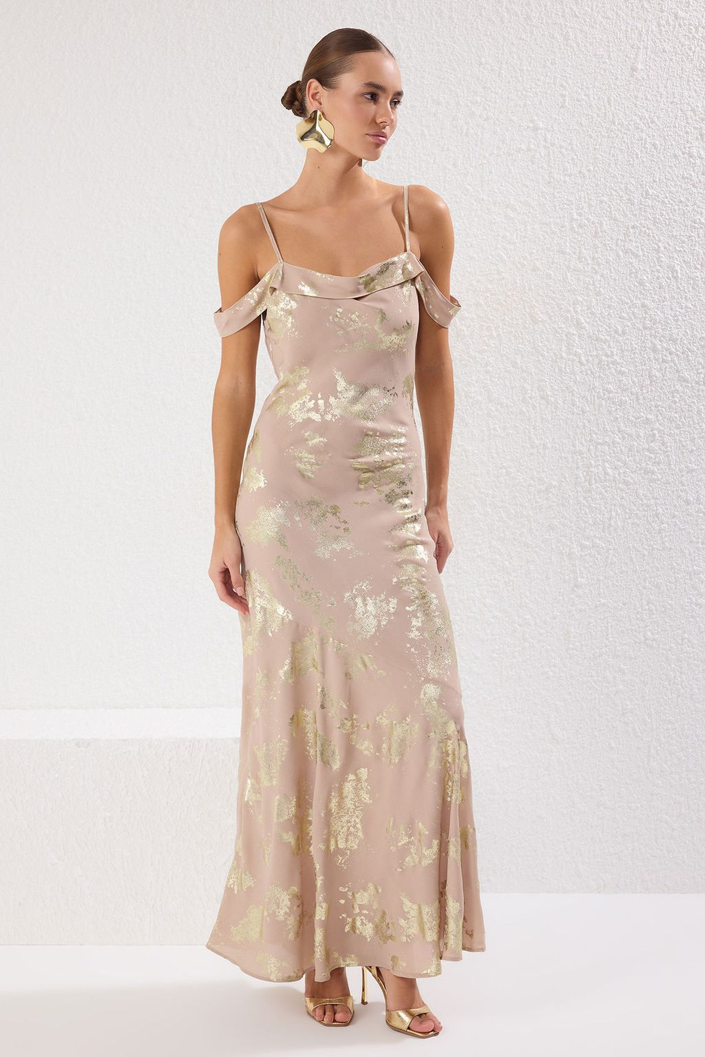 TRENDYOLMILLA Alt?n Soyut Desenli Astarl? Sifon Dokuma Uzun S?k Abiye & Mezuniyet Elbise TPRSS25AE00089  фото 2