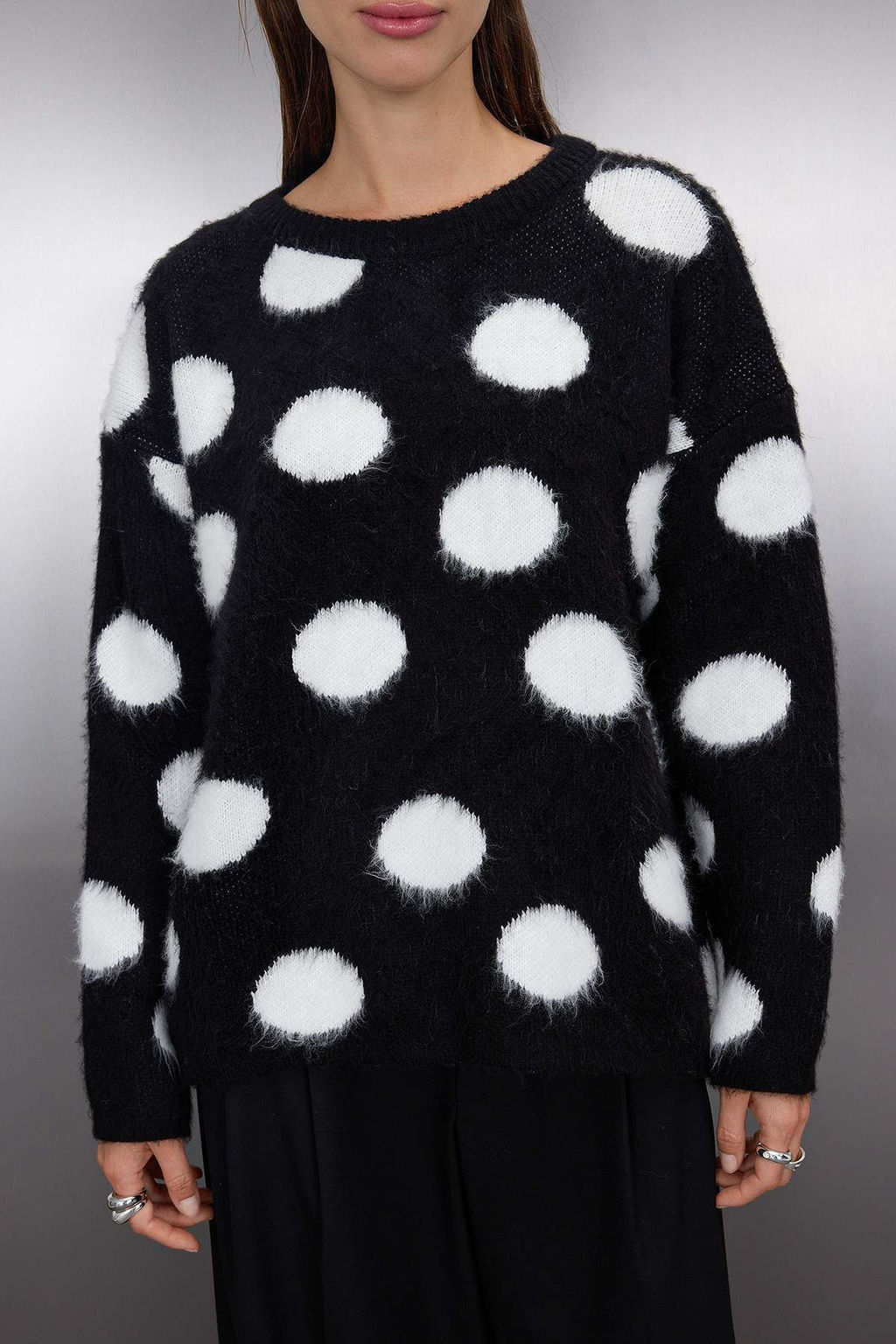 Siyah Genis Kal?p Yumusak Dokulu Puantiyeli Triko Kazak TWOAW26KZ00225 - Trendyolmilla фото 3