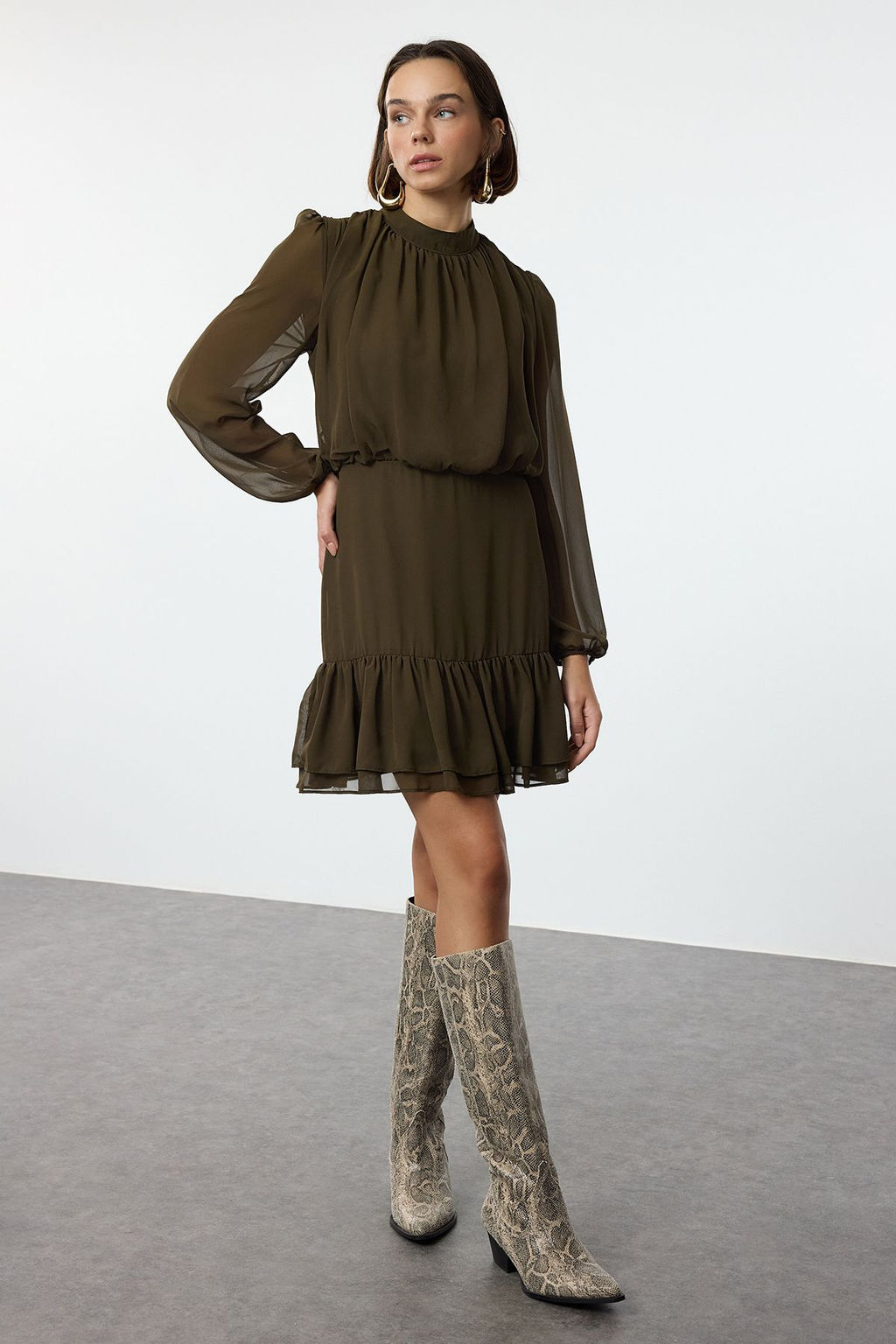 TRENDYOLMILLA Mor Etegi Volanl? Mini Sifon Dokuma K?sl?k Elbise TWOAW24EL00592