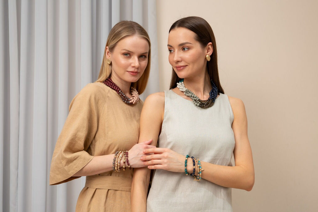 Серьги из матового металла на застежке - Модные истории фото 16
