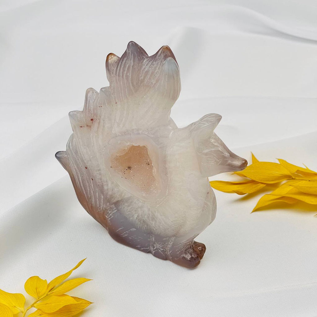 Лиса "Кицунэ" из Агата с жеодой