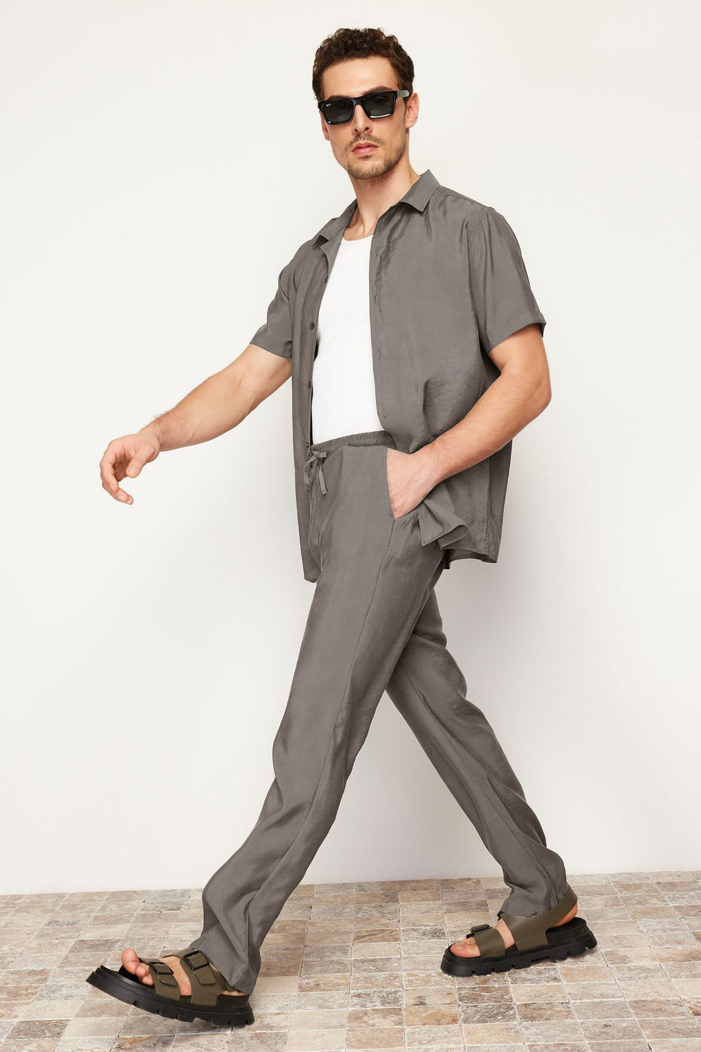 TRENDYOL MAN Haki Regular Fit Lastikli Beli Baglamal? Modal Kar?s?ml? Yumusak Tuseli Pantolon TMNSS24PL00000 - Trendyolmilla фото 3