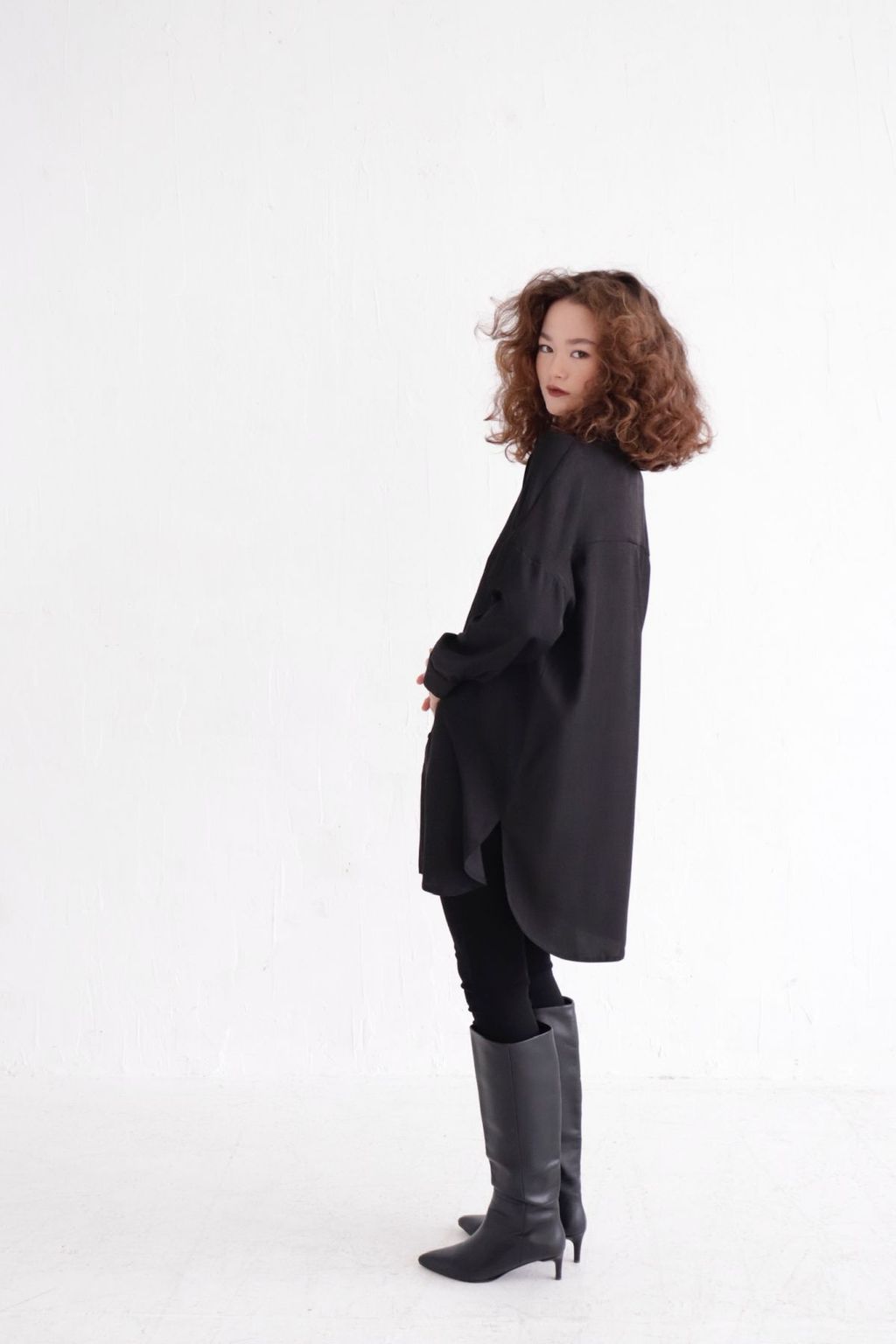 Базовая удлинённая рубашка свободного силуэта - Martichelli фото 10