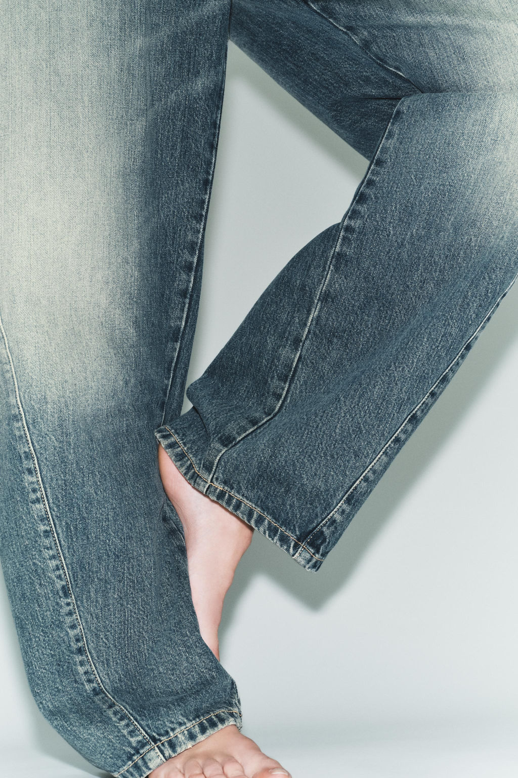 JEANS TRF BAGGY BALLOON TIRO MEDIO / Azul lavado - Zara фото 4