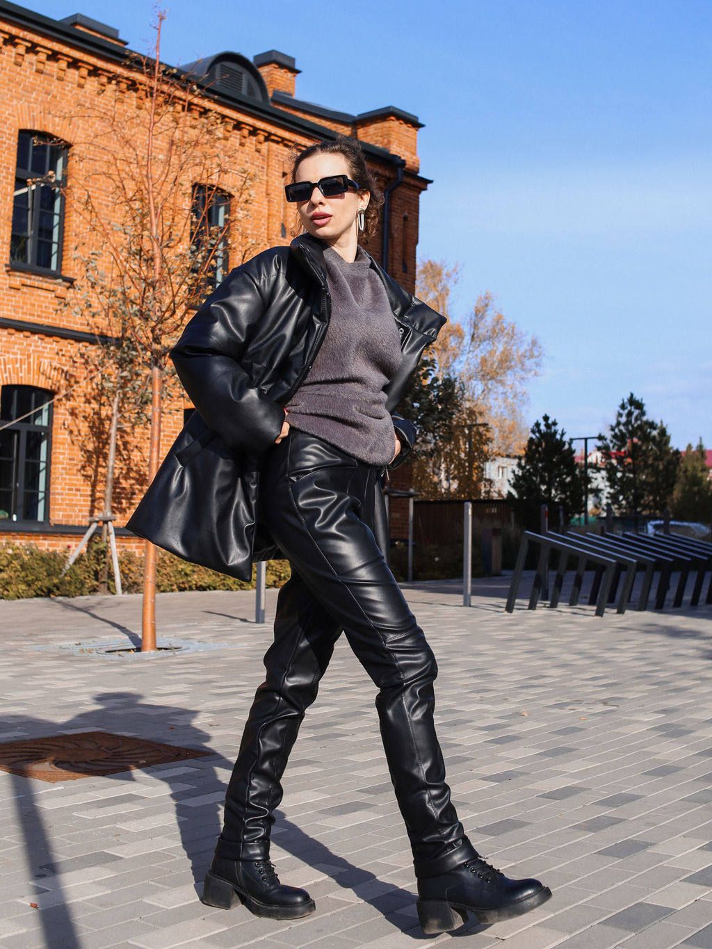 Брюки классические утепленные из экокожи женские, черные - Inzibe фото 2