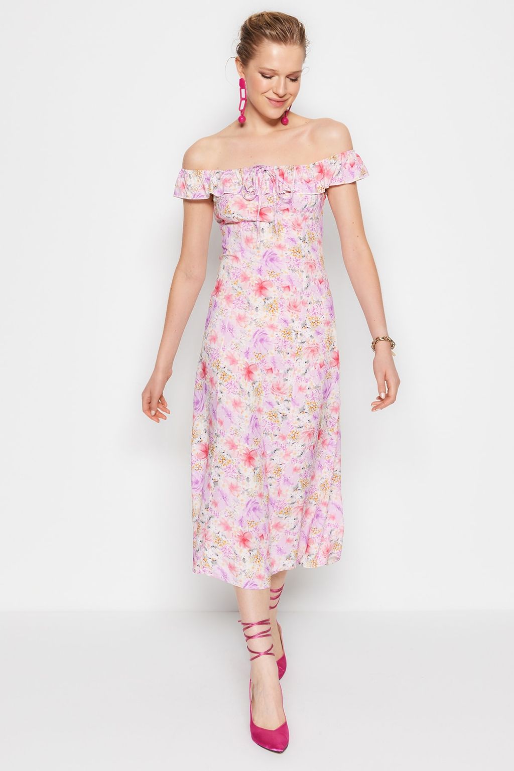 TRENDYOLMILLA Mor Cicek Desenli A Kesim Carmen Yaka Form Midi Dokuma Elbise TWOSS23EL01243