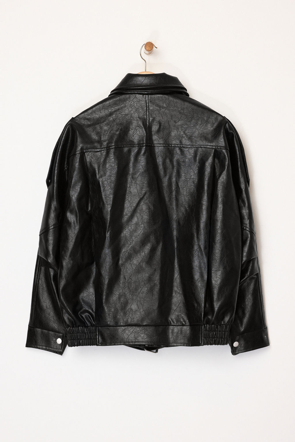 Siyah Oversize Kal?p Suni Deri Parlak Biker Ince Ceket Mont TWOAW26MO00064 - Trendyolmilla фото 4