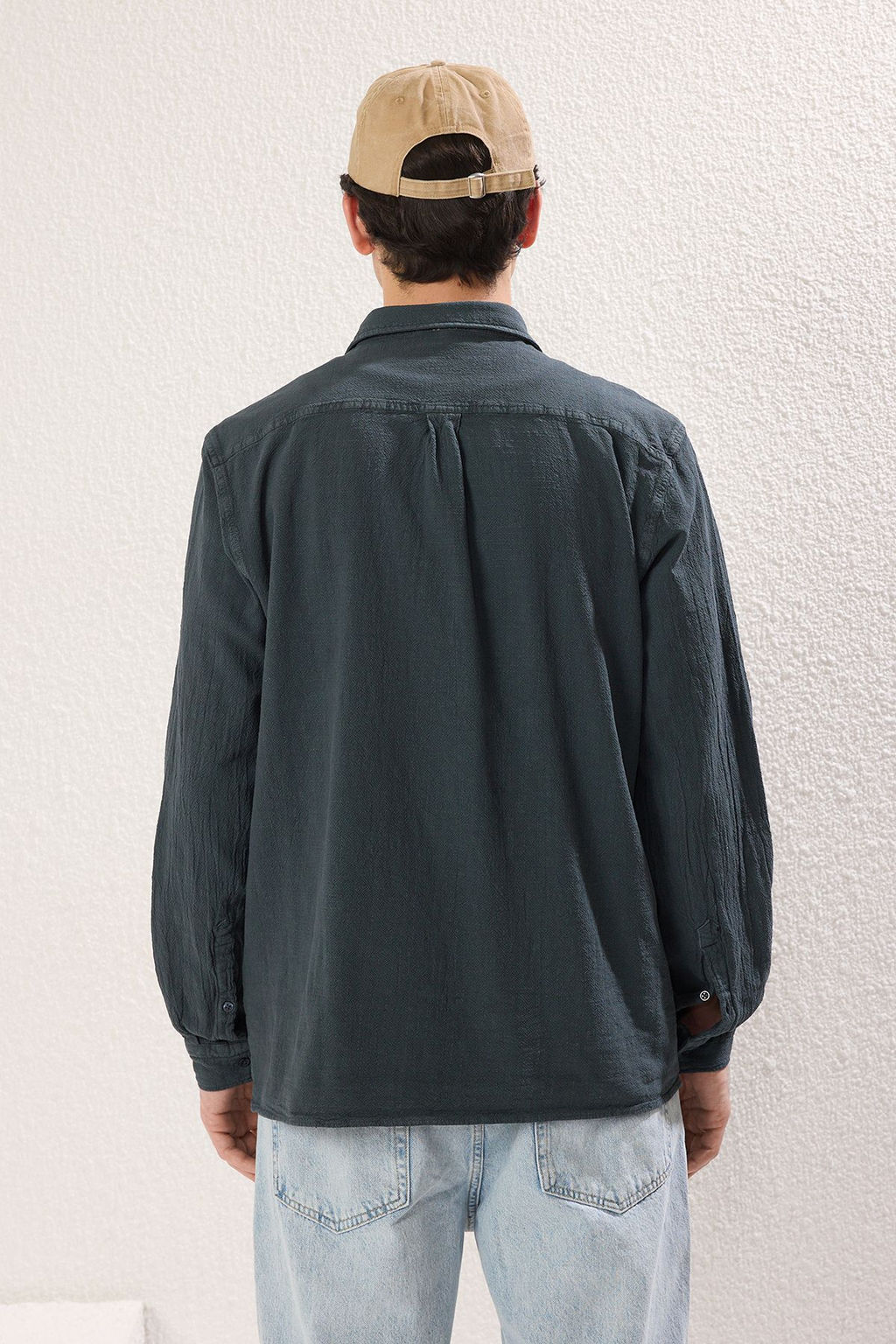 TRENDYOL MAN Antrasit Regular Fit Dokulu Gomlek TMNSS25GO00021 - Trendyolmilla фото 4