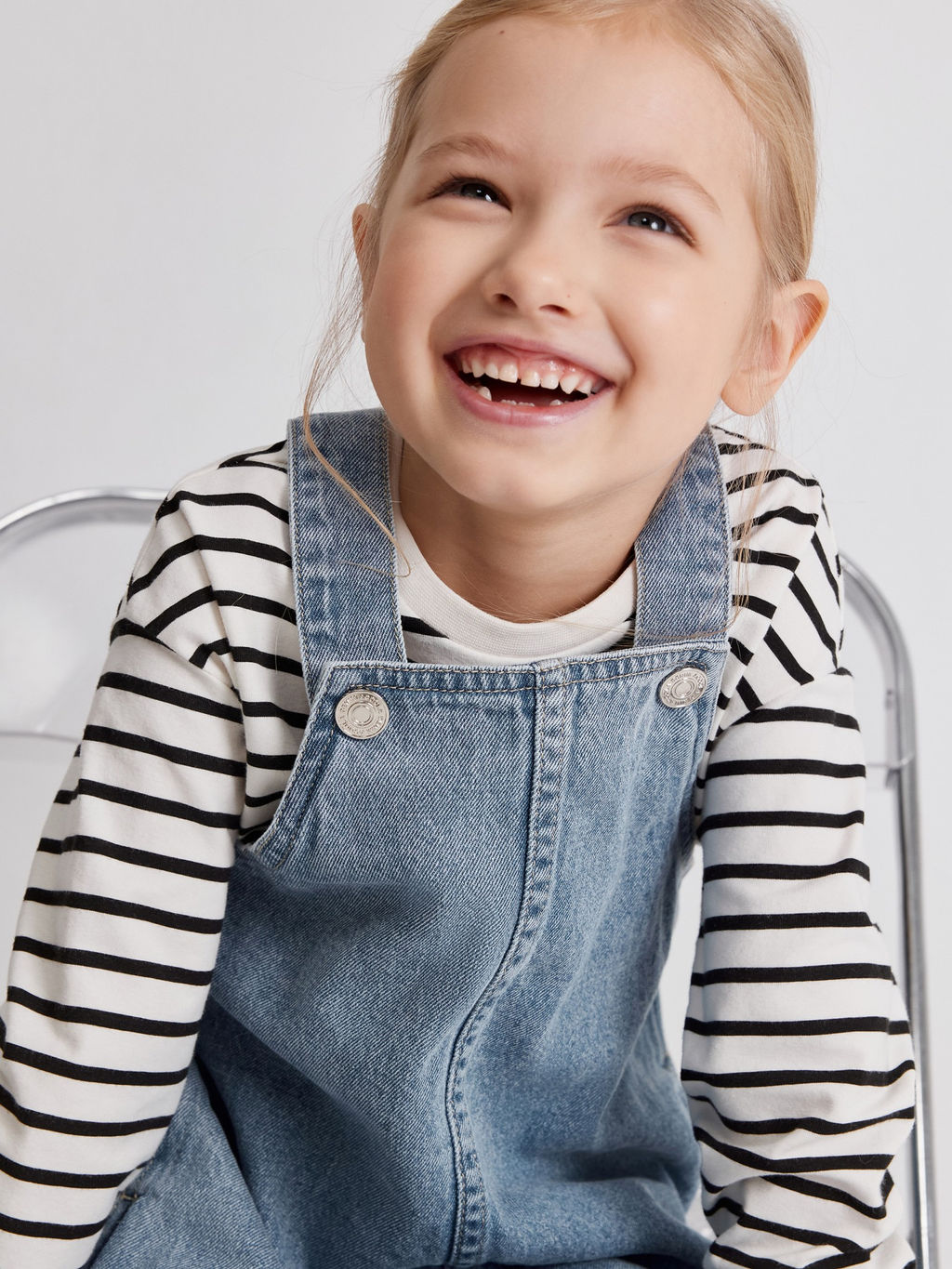 ACOOLA / Сарафан джинсовый детский для девочек Manchkin синий  фото 5