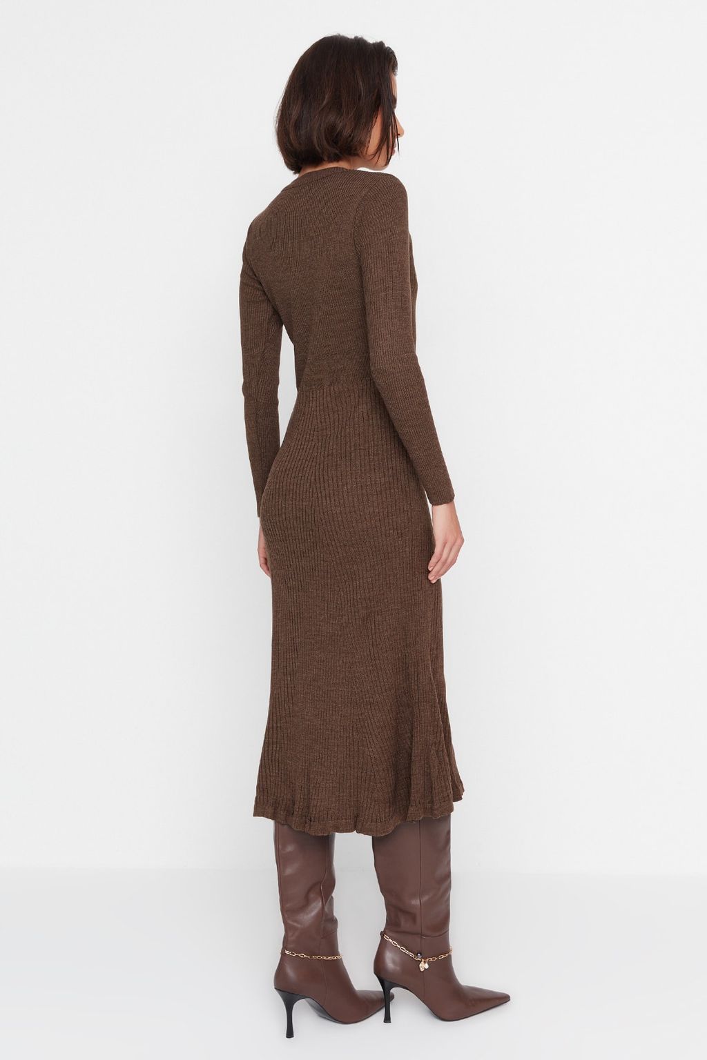TRENDYOLMILLA Kahverengi Midi Triko Bisiklet Yaka Elbise TWOAW21EL0422 фото 13