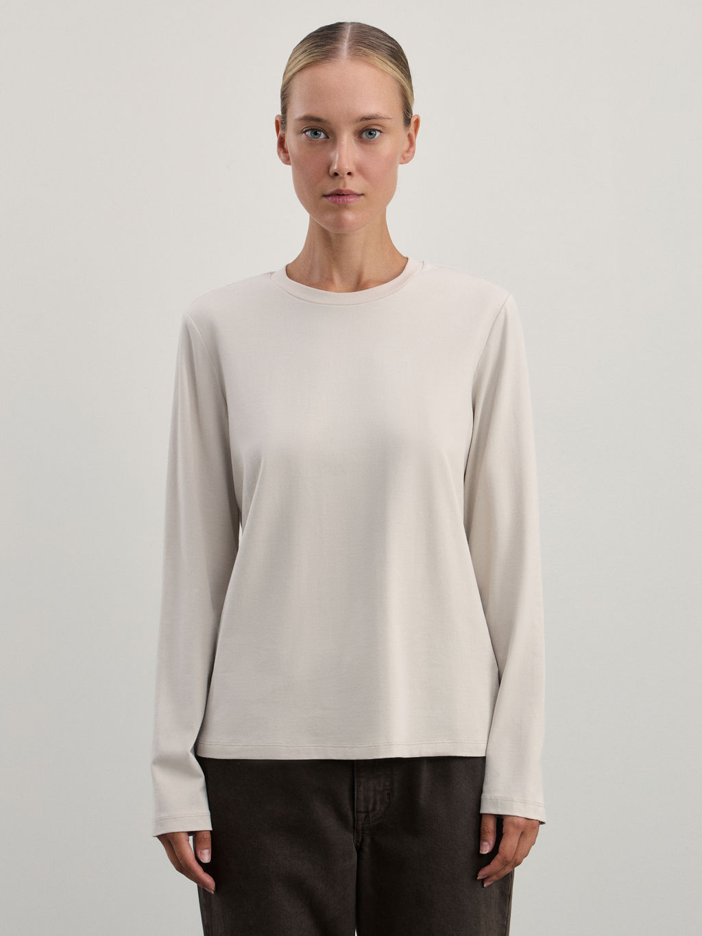 Однотонный базовый лонгслив из хлопка / Zarina  фото 3