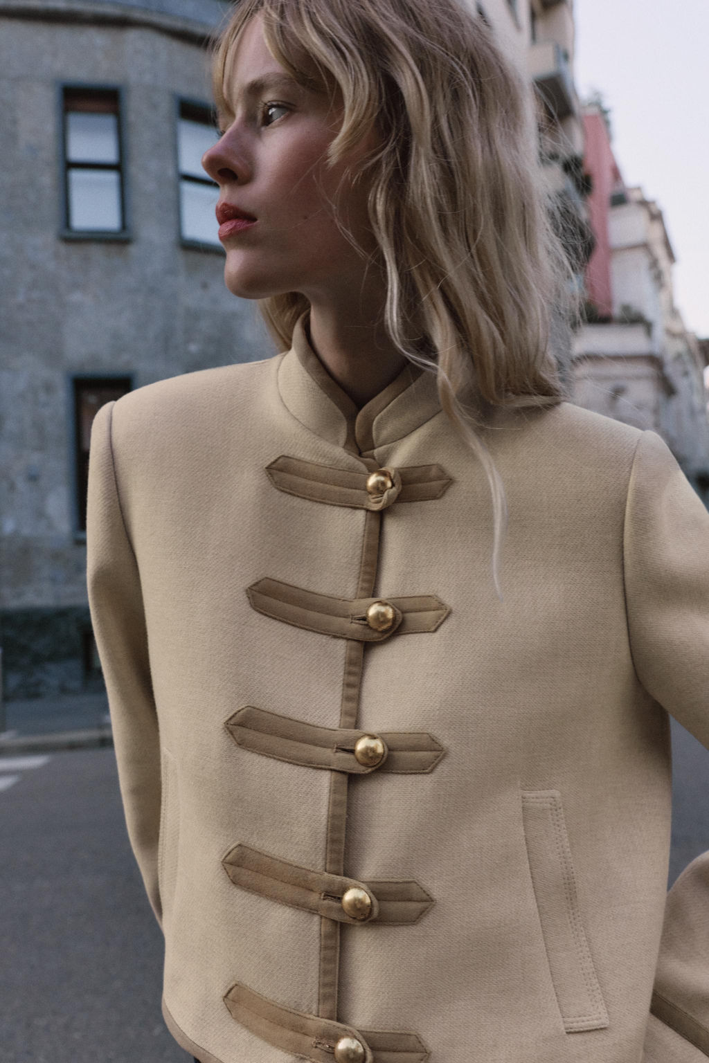 TOGGLE SHOULDER PAD JACKET