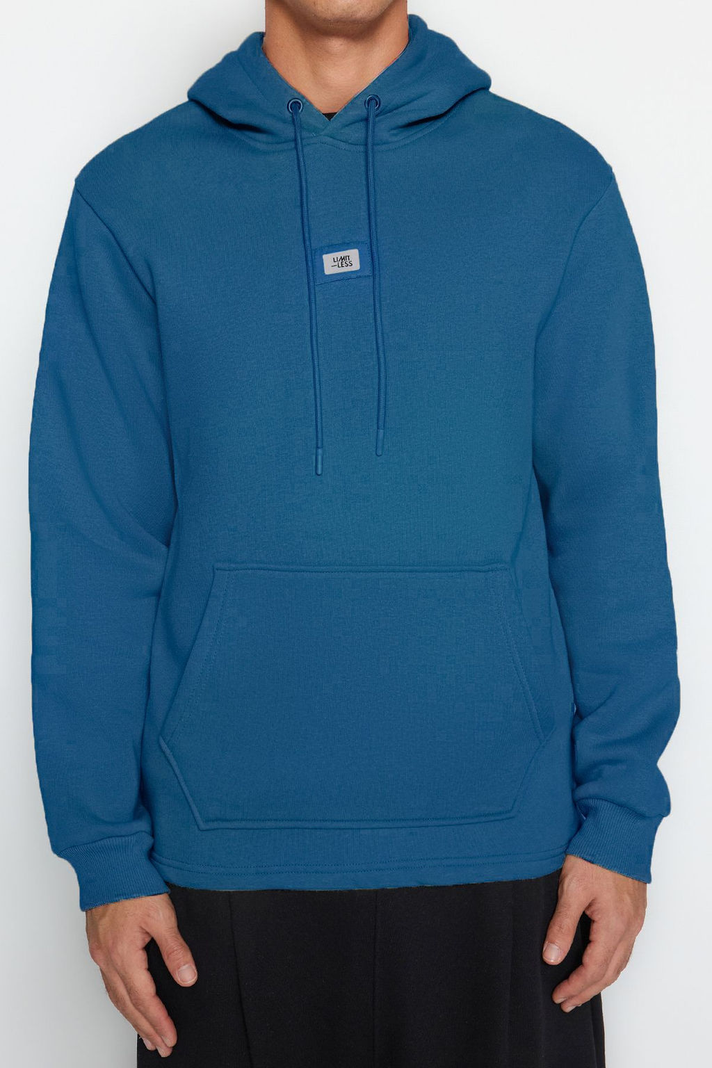 TRENDYOL MAN Siyah Regular/Normal Kesim Kapusonlu Etiketli Ici Polar/S?cak Tutan Sweatshirt TMNAW24SW00076 - Trendyolmilla фото 4