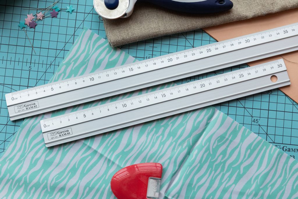 Gamma RAM-01 Линейка универсальная алюминий 30 см х 3.5 см в чехле с нескользящим покрытием Non-Slip