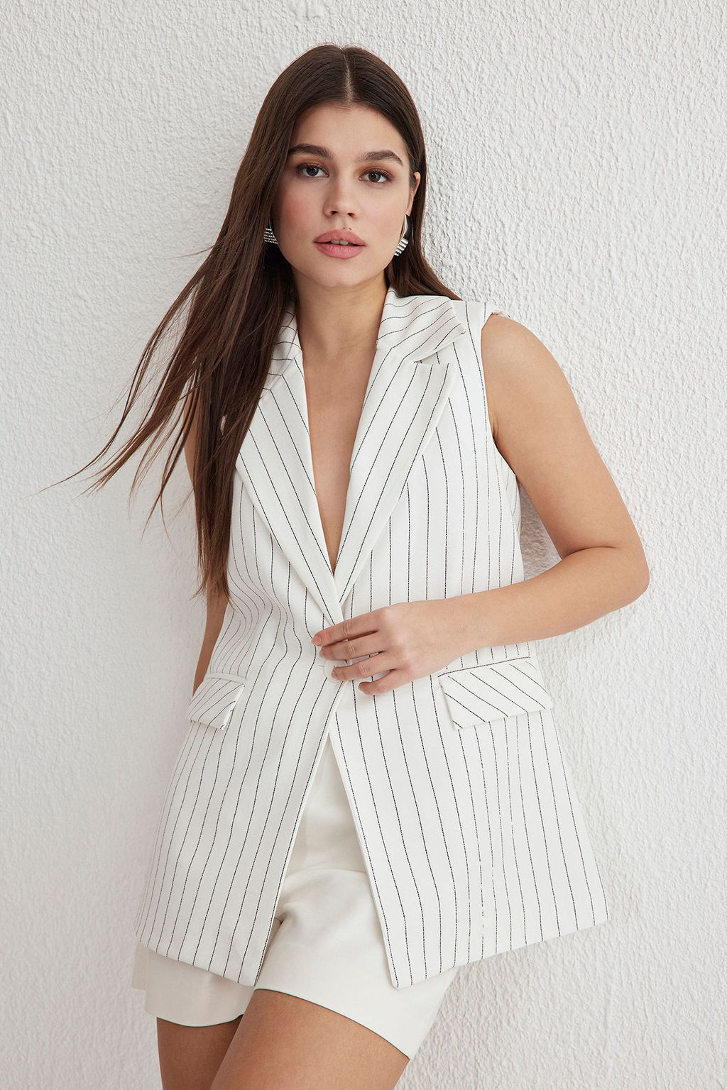Trendyolmilla Beyaz Oversize Ceket Yaka Uzun Cizgili Dokuma Yelek TWOSS25YE00027